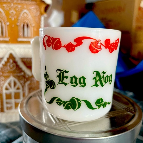 Hazel Atlas egg nog holiday mugs. There are 12 in excellent condition. - Picture 2 of 3